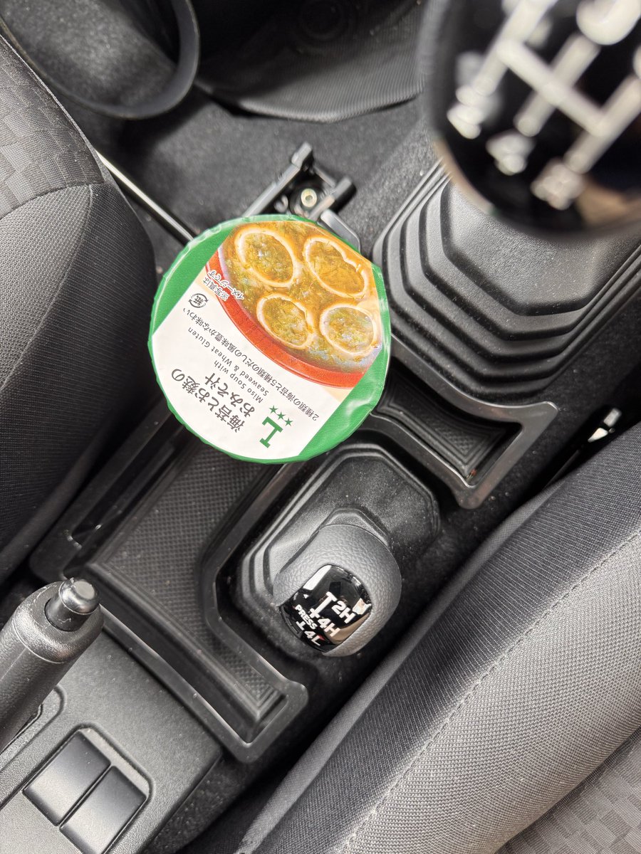 1opego's tweet photo. 今日はジムニーで外回り🚗
ローソンでお湯入れさせてもらえた🥣
車内に海苔のいい香りが🤤 https://t.co/z7x8luuK7C