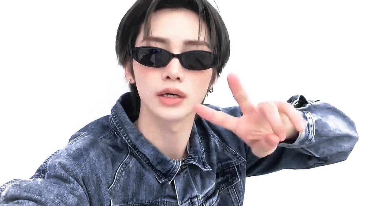 ANXIN_INA's tweet photo. Pakai kacamata 🕶️

🔗https://t.co/2kxBmDm8Fd

#ANXIN #안신 #周安信 #アンシン #ALPHADRIVEONE #ALD1 #알파드라이브원 https://t.co/vfp4vt0m5y