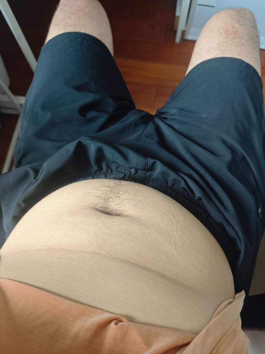 bigpig135's tweet photo. 刚刚健身房结束 看看内搭说是，粉丝投稿下午会处理 #男大 #包茎 https://t.co/1KtoYTbIiZ