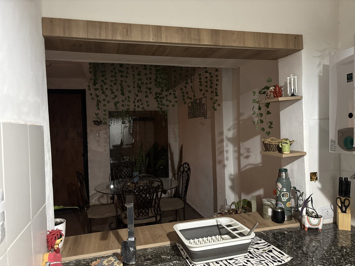 giubanchio's tweet photo. Antes/ Después de la barra de mi cocina. Sin conexiones y sin gastar de más con estas barras de luz led recargables con usb ,con sensor de movimiento 😍 ideales para bajo alacena también .  Les comparto el link https://t.co/gfIspGRFV2 https://t.co/HHoCxOoUEI