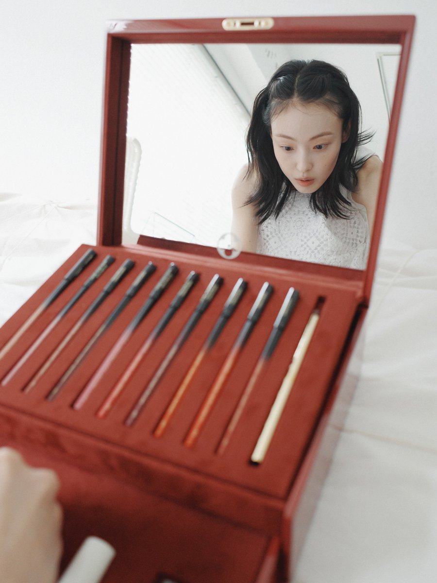 joensonee's tweet photo. A box full of happiness from Louis Vuitton, ♥︎ https://t.co/NqeCMjrVhC