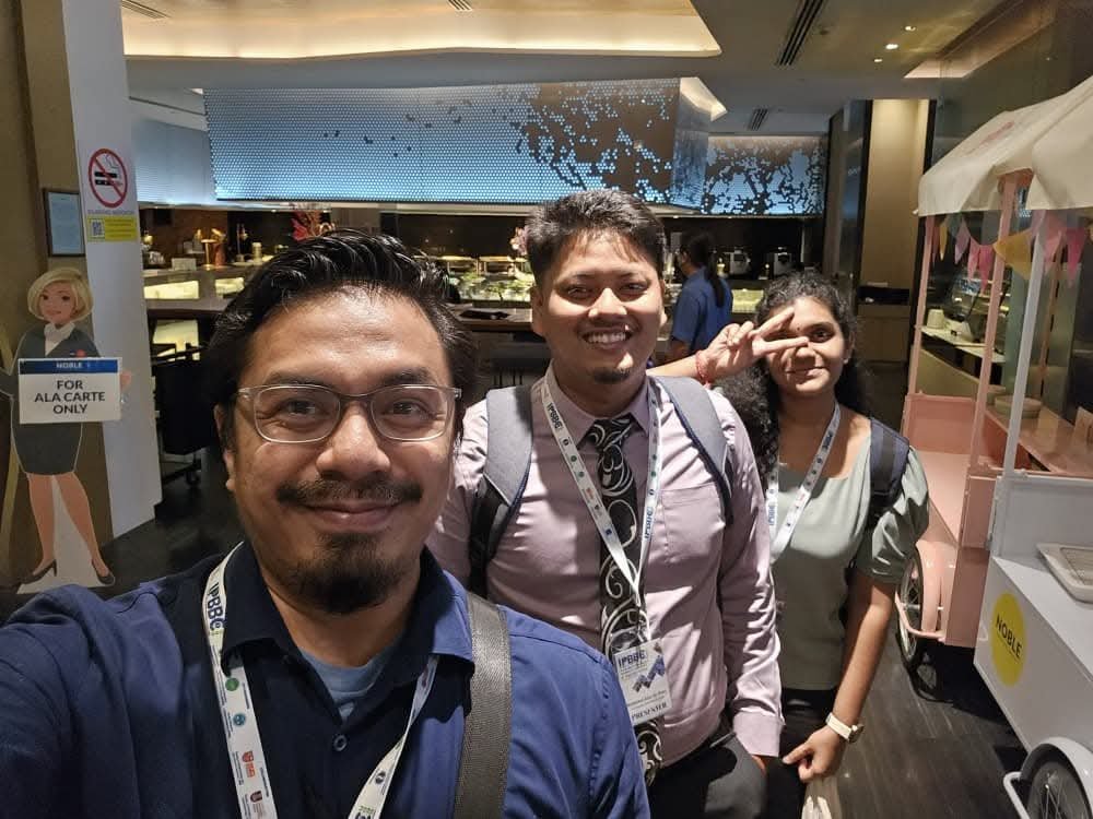 UM_CEBAR's tweet photo. Throwback: CEBAR represented by Dr Fiqri Dizar & Ms Kausalyaa Kaliapan at the 7th International Plant Breeding and Biotechnology Conference in Melaka
Huge congratulations to Dr Nur Ardiyana Rejab on winning the Best Oral Presenter Award!
#CEBAR #PlantBreeding #Biotechnology https://t.co/cDlS0iml8c