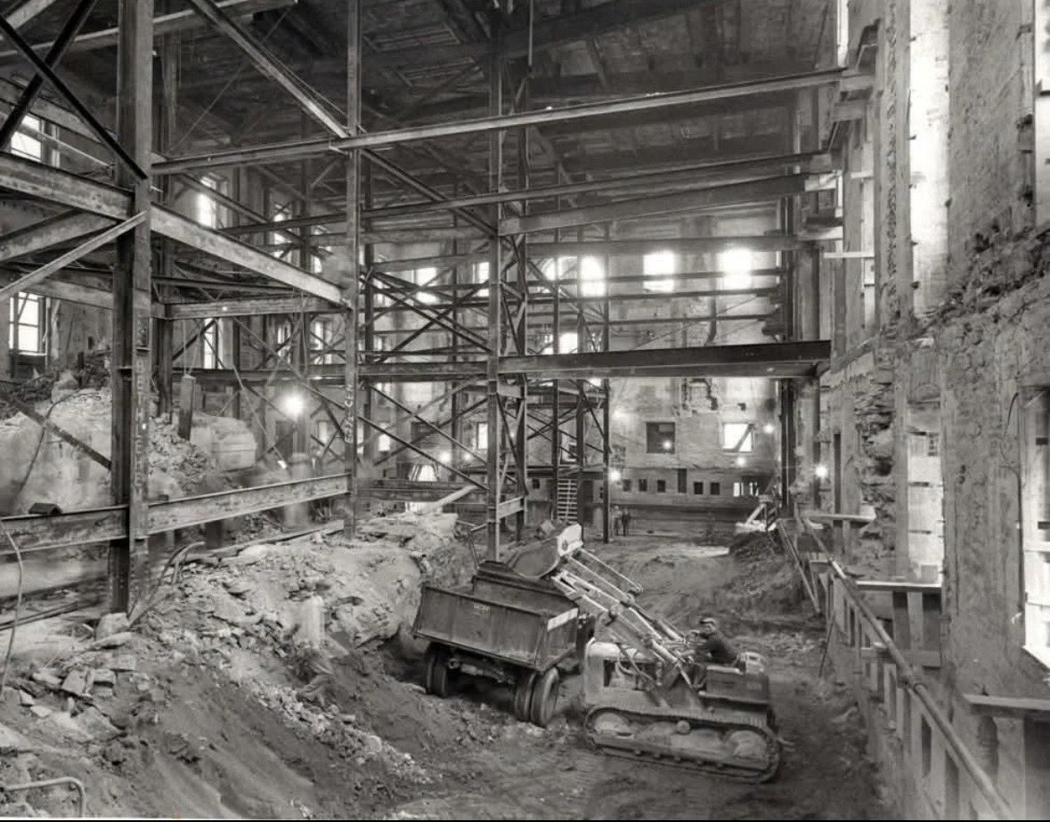 EchoesofWarYT's tweet photo. The White House was completely gutted and rebuilt between 1948-1952. https://t.co/fLwozad20k