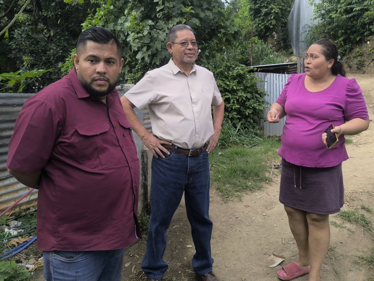 SimonPaz_Sv's tweet photo. Atendimos invitación de comunidad El Milagro 3 #𝗖𝘂𝘀𝗰𝗮𝘁𝗮𝗻𝗰𝗶𝗻𝗴𝗼, conocimos de primera mano sus diferentes necesidades e iniciativas.
Estamos convencidos que solo trabajando de la mano con la comunidad se logrará mejorar nuestros distritos

San Salvador Centro https://t.co/6LUFm4Vlih