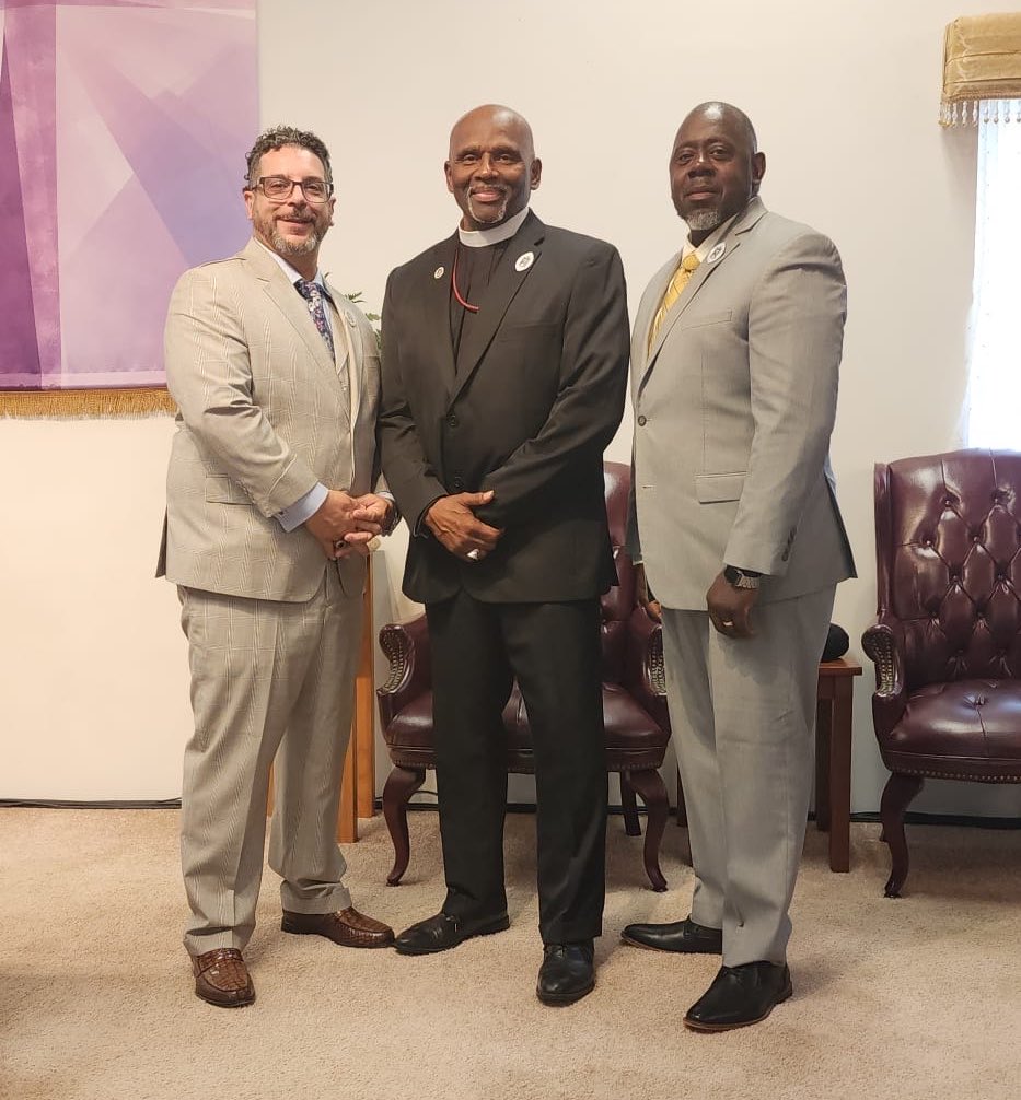 newdaytab's tweet photo. Elder Melvin Washington took us to the history book, Acts 16:25-31 for “Faith Under Pressure”. Are you able to worship THE LORD while you’re wounded, worried, in pain and panicking?
#THEArmor #Faith #Grateful #WorkToDo #ItsNotOver #TheLoveofGOD #BeReady #NoFear #Prayer https://t.co/8Ado4F9vTk