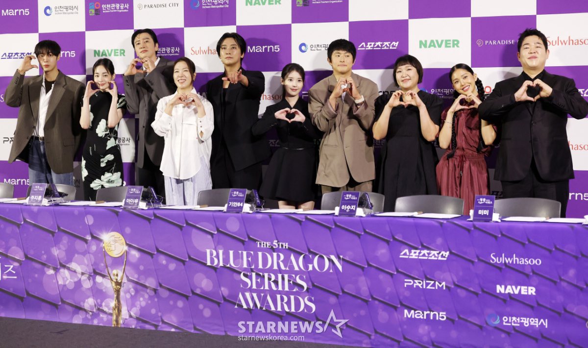 JuJiHoonPH's tweet photo. Ju Ji Hoon at the 5th Blue Dragon Series Awards Handprint Ceremony, held on July 7 at CGV i-Park Mall in Yongsan-gu, Seoul. 

#JuJiHoon #주지훈 #BlueDragonSeriesAwards 
📷: Kim Hwiseon https://t.co/mozQQwkoOj