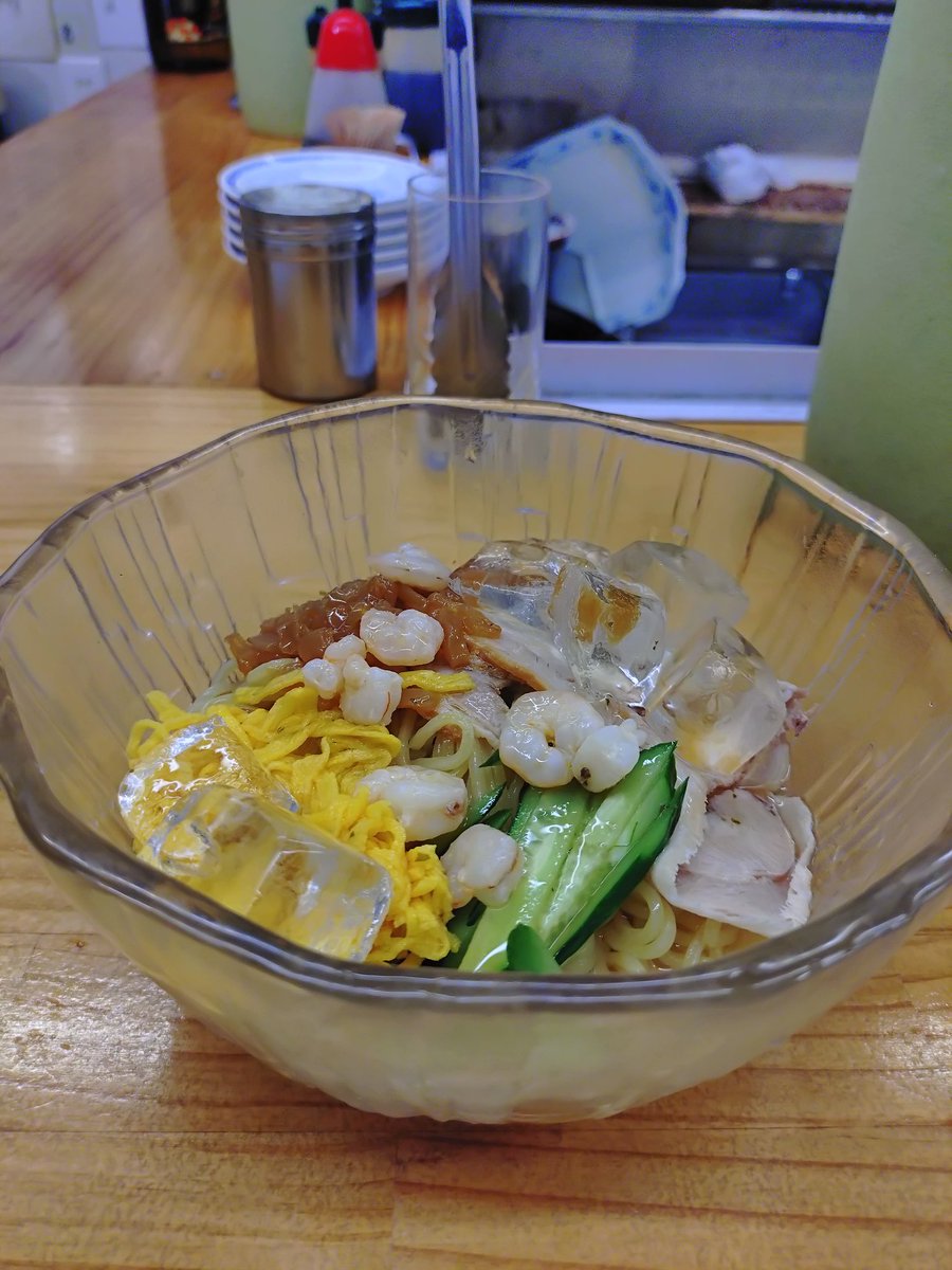 tsudahiroya's tweet photo. 出町商店街を通ったので、
#いのうえの餃子 で梅しそ冷麺☺

この店は何でも美味しい。 https://t.co/AozOQIwFd5