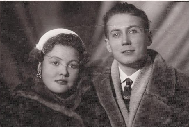 gorovsal1's tweet photo. Poets Bella Akhmadulina and Yevgeny Yevtushenko, 1957. https://t.co/tu9v7dfpYv