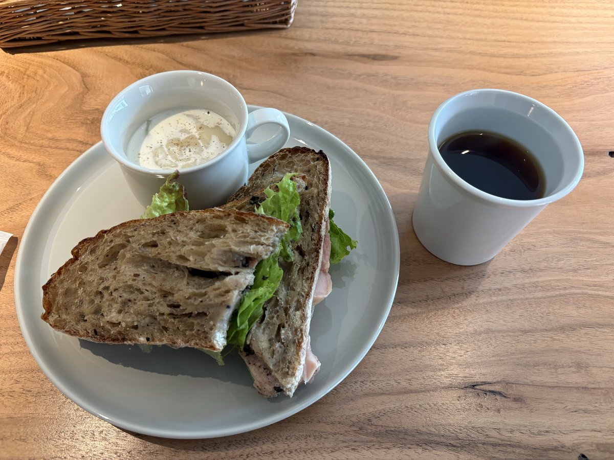 midoringo300's tweet photo. ソロランチ
おしゃれ空間すぎる https://t.co/z2v0Mw7A8d