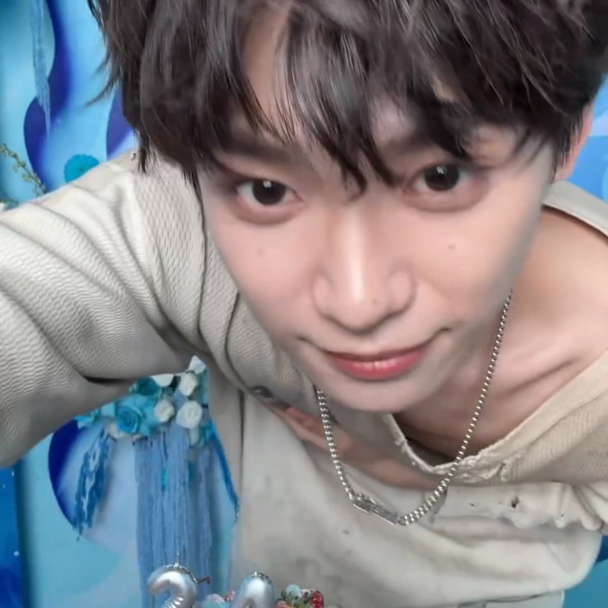 yzungxi's tweet photo. sopan bgt jaga aurat biar nenennya gak keliatan, menjaga hati suami jg 🥰 https://t.co/Ucc1e64yIw