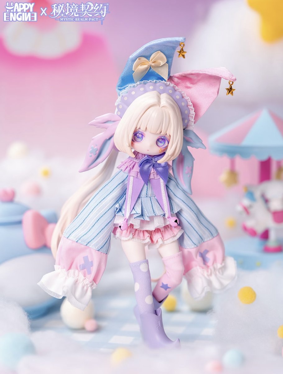 hermeow_shop's tweet photo. 🆕ブラインドドール新作速報🆕📢
Happy Engine社より、自社ブランド「LUCKY EMMA」の人気デザイナーズトイIP「EMMA（エマ）」との夢のコラボ🎉
1/8スケールBJDブラインドドールシリーズ「ルルリン物語：秘境の契約」をご紹介❣
今回は、単品ドール種類の「ピエロの霊🎈」‼️

みんなが笑顔になると🎈
周りのすべてがカラフルに染まる🫧

EMMAファンも、ルルリン物語ファンもお見逃しなく💗
当店は日本国内正規代理店として続報をお楽しみに✨

※本単品ドールは現在、販路限定商品となっております。メーカーとの数量確保ができ次第、受付を予定しております🙇

本シリーズの関連ツイートはこちら：
https://t.co/YKKtF85xeQ