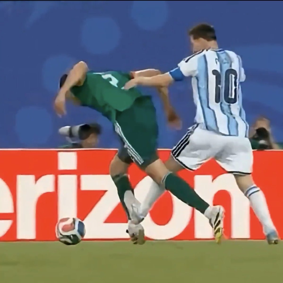 Sojtemmy's tweet photo. Argentina as a country has been known to be a chronic racist country,@Argentina and dis is how your FIFA untouchable boy has been running the game until the WC was giving to you. If there is only 1 person who does not and will not like Argentina national futball team, here i am. https://t.co/BIhnnTxxS6