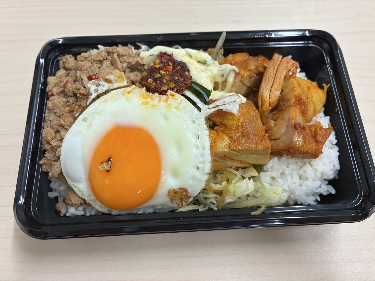 Welive_official's tweet photo. 昨日の賑わいから一転して、本日は1人でひっそりとしランチを取っています🍳
今日明日でIVSでの様子や、インターン生の発表内容などもシェアしていくので、楽しみにしていてください🚀 https://t.co/3madmJTU1j
