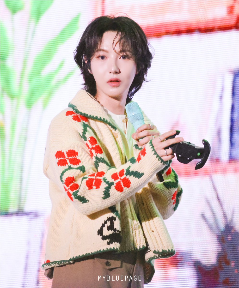 MyBluePage's tweet photo. 😯

260705 Roommate in Hangzhou
#런쥔 #RENJUN #ロンジュン #黄仁俊 #仁俊 https://t.co/bjSf1iHi4Z