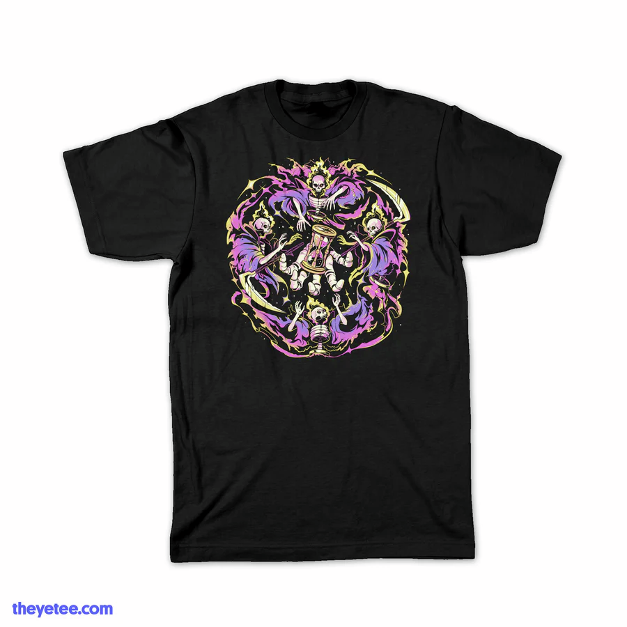 denfaminicogame's tweet photo. 『スレスパ2』ネクロバインダーが4人がかりで"破滅”を溜めまくるTシャツが販売中。マルチプレイ最強構成のデザイン
https://t.co/oqxHUgF1D3

海外のRTAイベントにちなんだ限定グッズ。溜めた“破滅”を一気に火力に変えるカード「刻限」も描かれており、スピードランがはかどりそう https://t.co/5EtC9Llgma