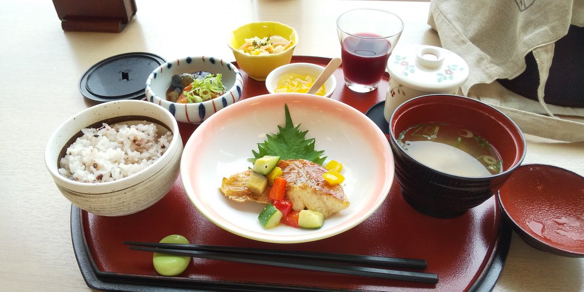 hirokom18's tweet photo. 半日ドック終わりました
展望レストランでサービスのランチ😋 https://t.co/pIIzy26YCt