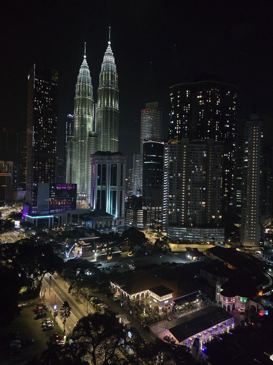 EpullAzri's tweet photo. Staying at hotel with KLCC view ✅️ https://t.co/tdxNMzCIxd