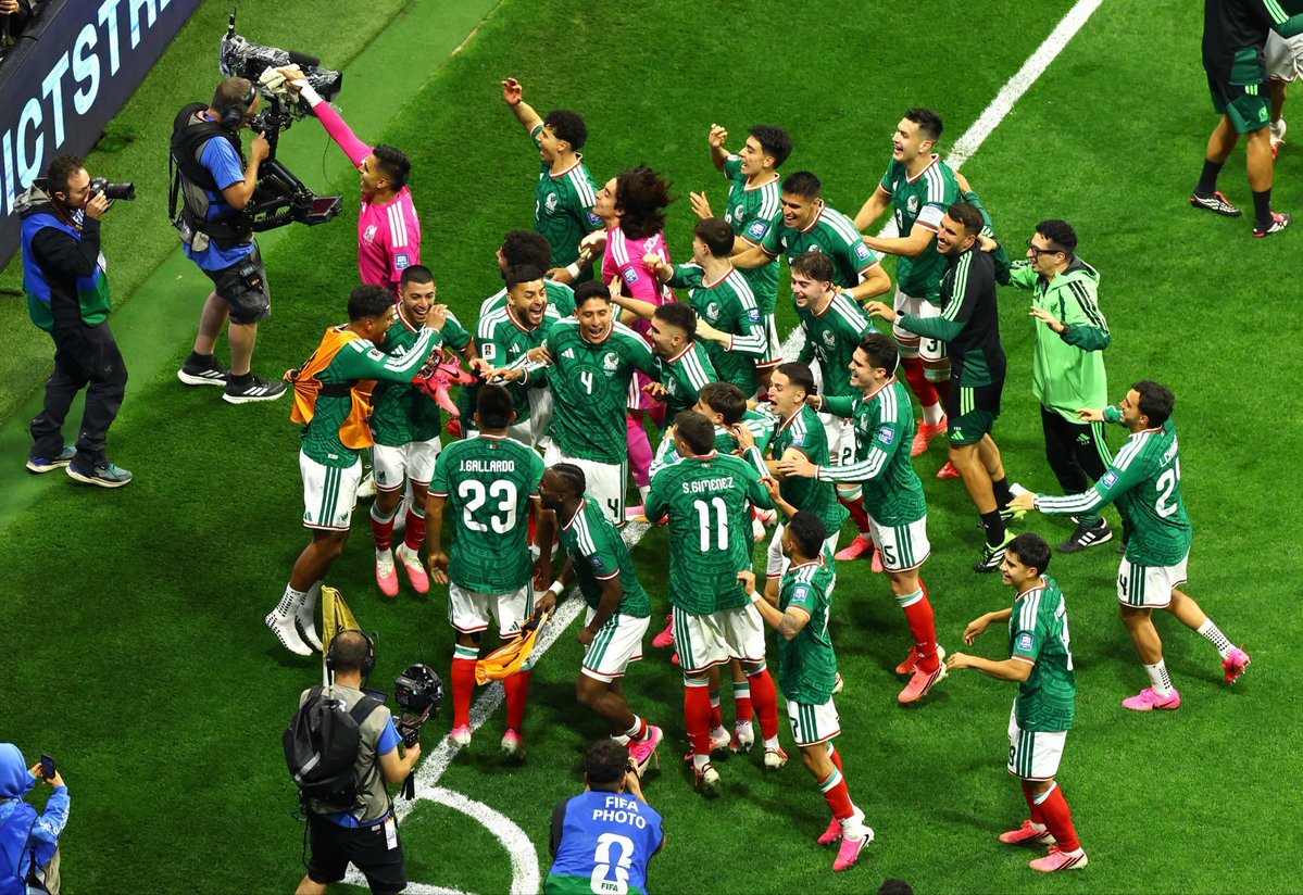 evanstanwhore's tweet photo. ✨️ one day we will be remembered ✨️ #SomosMéxico https://t.co/UEyJc9mWPj