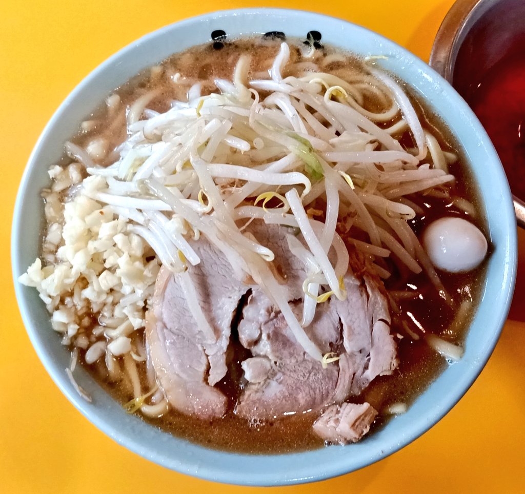 BBBeer___BBBeer's tweet photo. ラーメン二郎 八王子野猿街道店2
小1,100 豚1YsN
きまたま150 (ベニショー

おじさん達の修学旅行を追い掛ける仙台レディース連合婦人部修学旅行仙台松島の旅より戻りました💚
野猿💛栃木💛仙台💛をローテしたいですね！本当に！
丸々と肥えた体と喋り倒して潰れた喉に大＆変効きました！うんめぇ🤤💛 https://t.co/yfksf7fEKi
