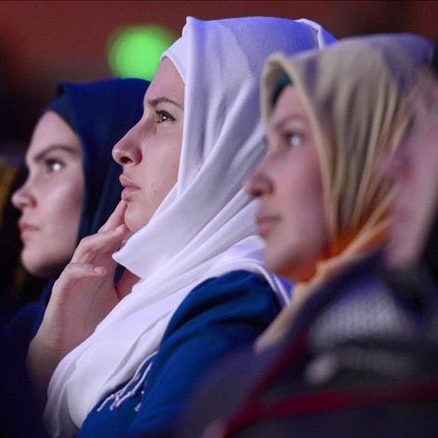 Palamors's tweet photo. S'afirma que l’islam és la religió que més ràpidament creix a Espanya.
El panorama religiós general d'Espanya presenta una disminució de la identificació catòlica (ara ~54%). L'islam com la segona fe més gran. https://t.co/kx6JxljqOO
