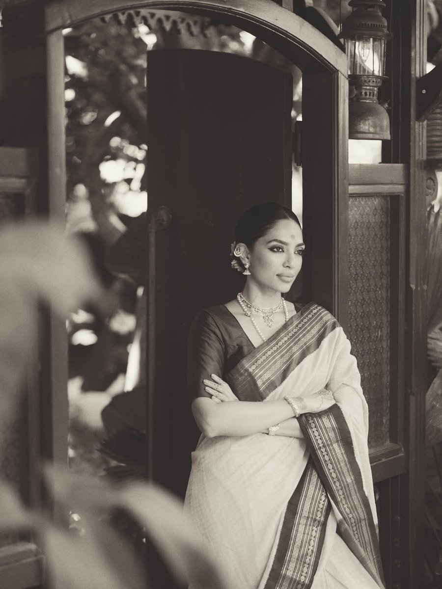 LadayDinu's tweet photo. k Viswanath heroine nostalgia mann. So natural and stunning. 😍🫠✨ https://t.co/x3ncnLjfaH