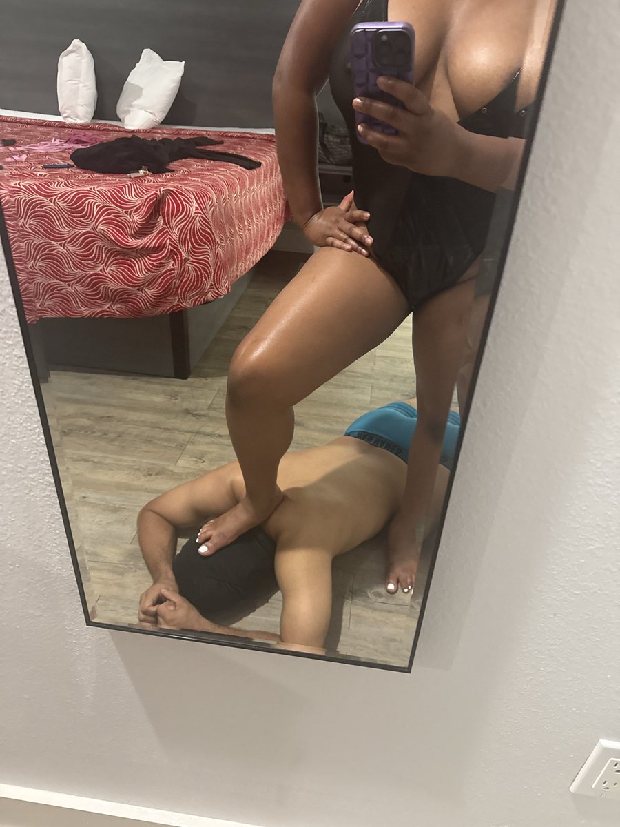 MistressKaliHTX's tweet photo. I love a good boy who knows his place is below me 🖤🖤 #domme https://t.co/zu6eXHqKsc