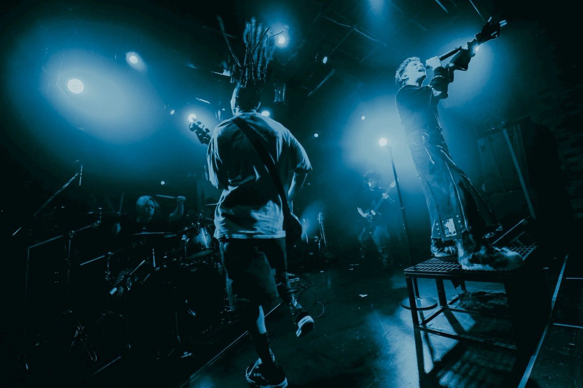 Wataru_HIKAGE's tweet photo. 2026/7/6(月)仙台MACANA
NOISEMAKER presents.
NORTH WIND TOUR
もう半分終わっちゃったんだ!もっと3バンドで回ってたいなあー!
今日は水戸LIGHT HOUSEにて!🌪️
📸 by
1,2 @oct_osawa51
3,4 @nekoze_photo https://t.co/ZZWqAmhJ8q