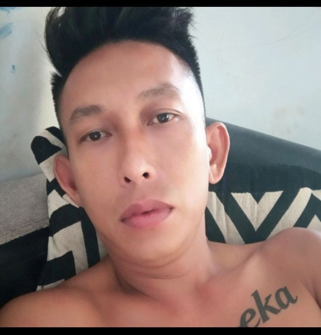 ayuwee89484's tweet photo. Mas Ricki udah setahun gak crot ,,, gara gara lihat memek dan tobrut akhirnya di crot in juga efek anak rantau ya mas Richi💦🤭 https://t.co/dS1mvGXUR5