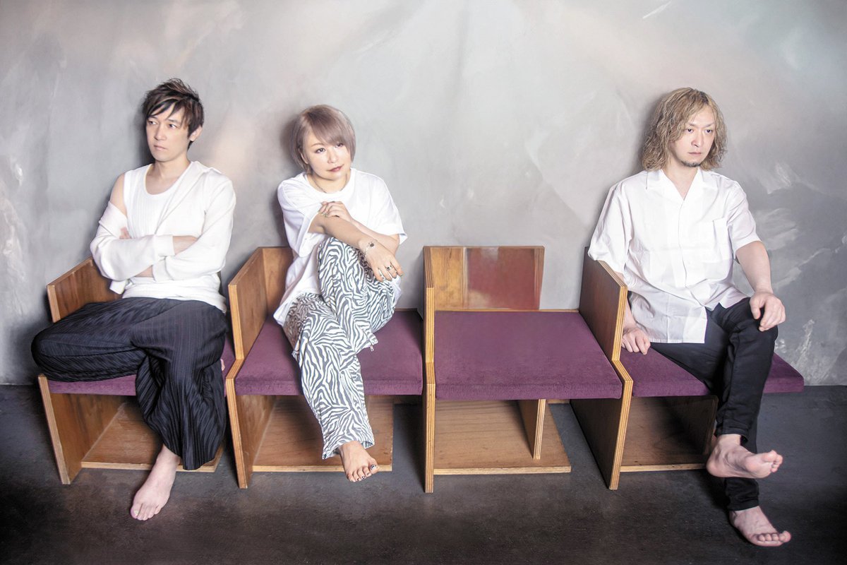 maiko_IRabBits's tweet photo. IRabBits22周年、7月29日に出す新曲を書いた。
いつも、辛いことがあればあるほど曲にして浄化してきたから、
離れていくドラマーに対して書いたことはあっても、ずっと一緒にいるメンバーのことを曲にしたのは初めてだと気づく。

一番側にあってありがたい存在ほど、なかなか特別視する機会がないものだよね。
それでも心から感謝を叫びたい瞬間をちゃんとカタチにできたらな、と。
あなたにとっても、そんな曲になったらいいなと思っています。

7/29@新横浜ベルズ。
過去のIRabBits曲はパートチェンジワンマンでやるけども、新曲2曲は今のIRabBitsで、私が歌います。

いろんな意見があるけども、
多分IRabBits史上一番大変な周年、そんな大事な時を、会場で見届けてくれたら心から嬉しい。絶対に忘れない日になる。