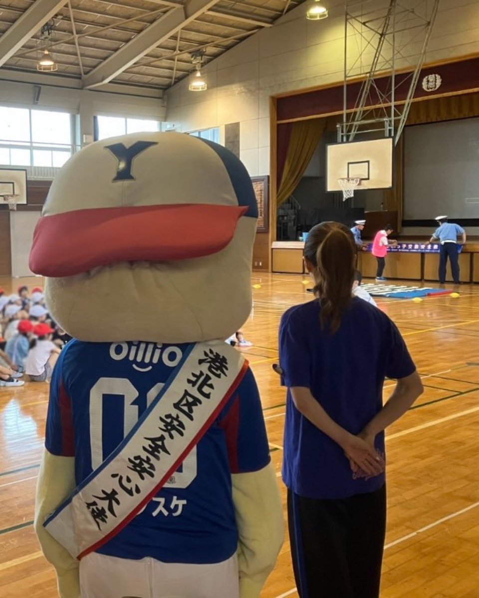 TMermaids's tweet photo. 本日は今年度最後の #はまっ子交通あんぜん教室 のお手伝いをしにAyanoとHimeが菊名小学校へ行ってきました！

横断歩道を渡るときもピシッと大きく手を挙げていて素敵でした🙋🏻‍♀️✨

今年度も港北区の小学生のみんなと一緒に交通安全について学ぶことができ、嬉しかったです☺️

#トリコロールマーメイズ https://t.co/I8hOIOndCP