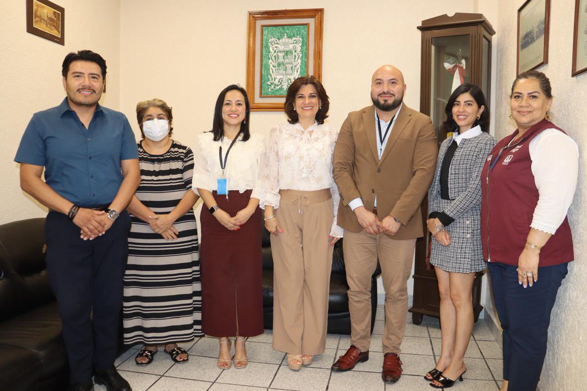 IMSS_YUCATAN's tweet photo. 🤝 El #IMSSYucatán sostuvo una reunión de trabajo con la titular de la Delegación del Instituto Federal de Defensoría Pública (IFDP) en Yucatán, Lic. María Asunción Lanz Gutiérrez de Velasco, para fortalecer la coordinación institucional en beneficio de la población. 🏥✨ https://t.co/uP4DPCjPum