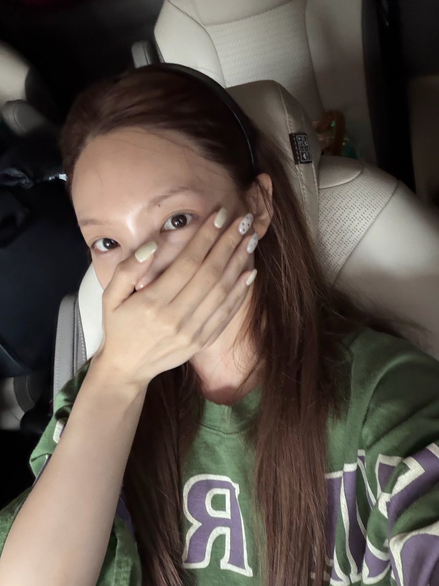 yeowoluvr's tweet photo. she knows her fans are gay https://t.co/5wChpoNcH6