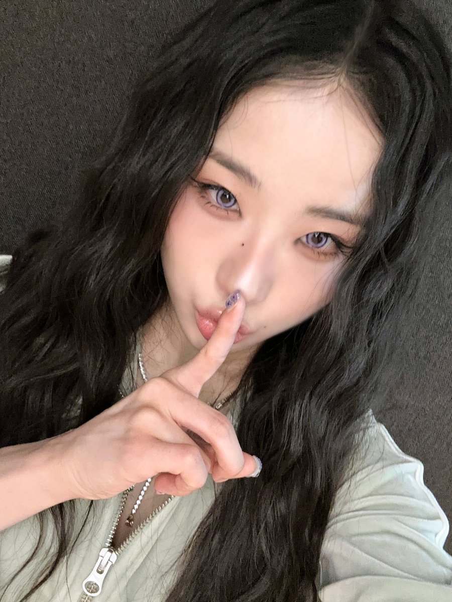 hiipebase's tweet photo. Plus Chat Update #YSY #윤서영

‘ On the way home after our first fan meeting—a precious memory just for HAIPI and H//PY—I felt strangely empty and sad… I miss you all so much, H//PYs…? I want to see you as soon as possible..!?! ’ https://t.co/BdBtJ2bpVy