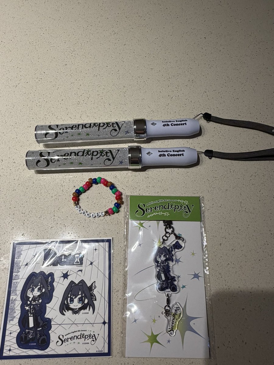 Weebenss's tweet photo. One time in a lifetime and Im glad it’s this one. Also s/o to the person that gave me the cool promise bracelet. #holoSerendipity https://t.co/mzv64L9sVa