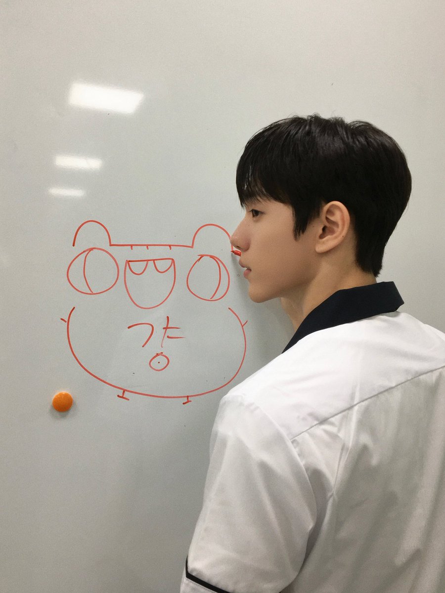 obaesz's tweet photo. 교복입은 19세에게 관심많습니다.... // https://t.co/JFhbtZuznc