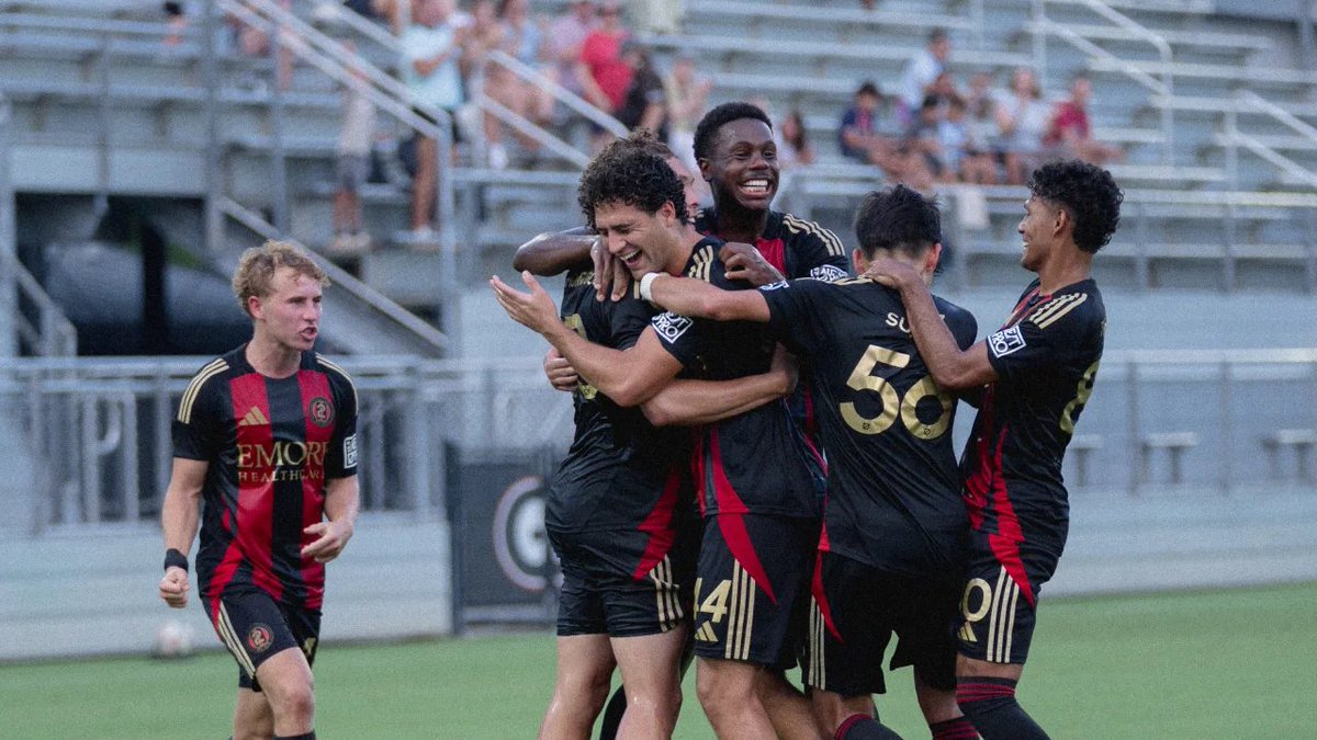 AtlantaSocNews's tweet photo. Atlanta United 2 Grinds Out 1-0 Victory Over Toronto FC II

Atlanta United 2 leaned on a first-half header from Daniel Chica and a heroic late double save from Jonathan Ransom to edge Toronto FC II 1-0.

#ATLUTD2 #MLSNEXTPro #AtlantaSoccer #TFCIl #GeorgiaSoccer #ASN https://t.co/ouvOu4phvW