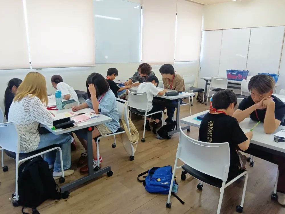 KIO_University's tweet photo. 2026年度第1回 畿央大学×ならコープの連携企画「こども寺子屋」開催！
https://t.co/Tel4MoHSUg
学習支援では最後まで集中し、落ち着いた雰囲気で過ごすことができました。レクリエーションでは学生と子どもたちがペアになって協力する和やかな時間となりました。
#畿央大学 #ならコープ https://t.co/fGEQshBjNx