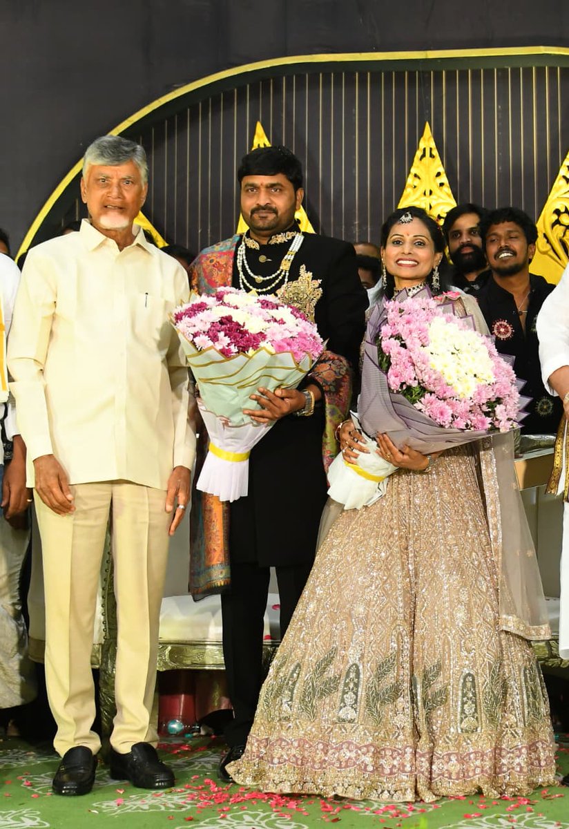 veera_gandluru's tweet photo. State CM with a fake news peddler, a person with fake ID.

This is the new low for Andhra Pradesh. https://t.co/bJ5U7Laveo
