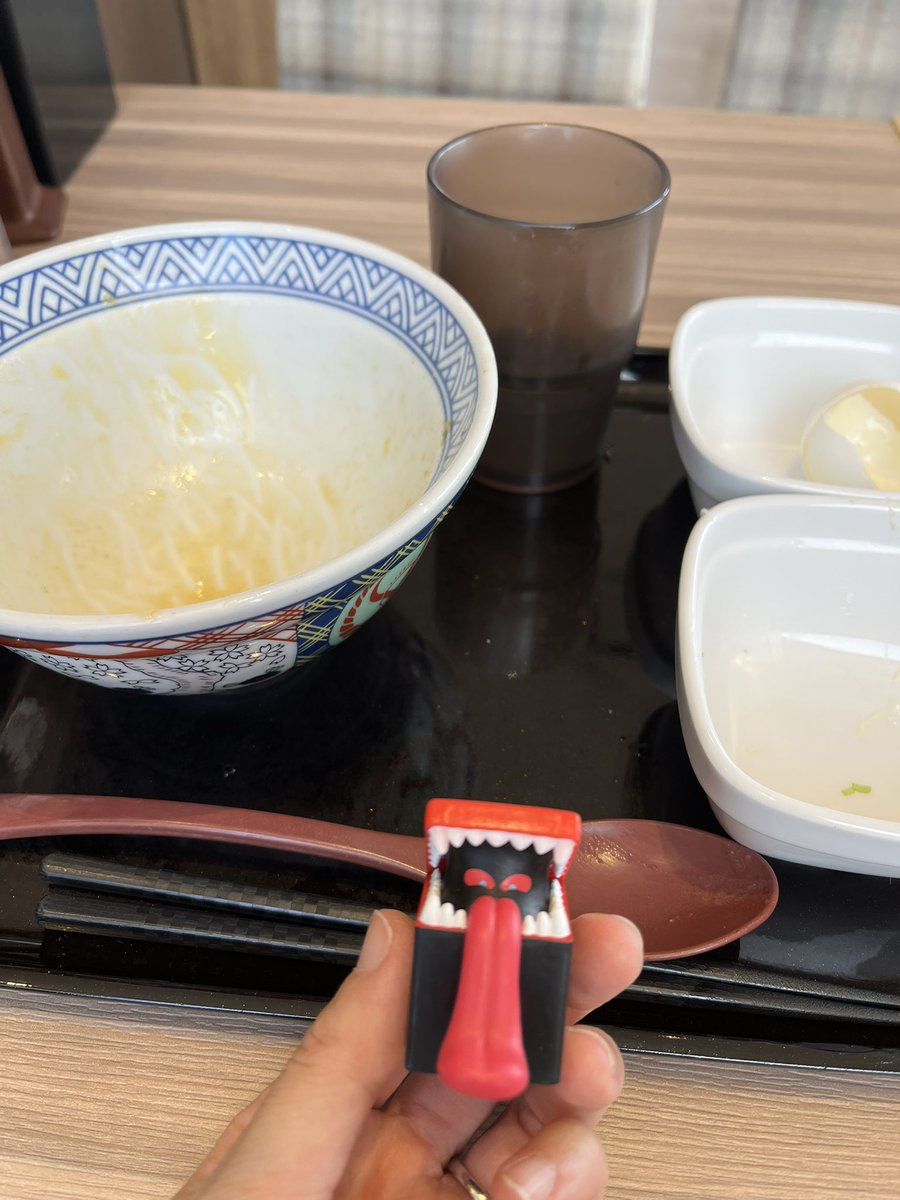 lillyel_st's tweet photo. ドラクエはほぼミリしらの私ですが、今回の生姜箱に一目惚れして挑戦したら一発で当たったぜ！
やったぁ！！！✨✨
あ、ドラクエに関してははぐれメタルが出たら出会い頭にパルプンテを使えばいいって職場の人が言ってました！！(๑•̀ㅂ•́)و✧ https://t.co/WKd5tPiIwP