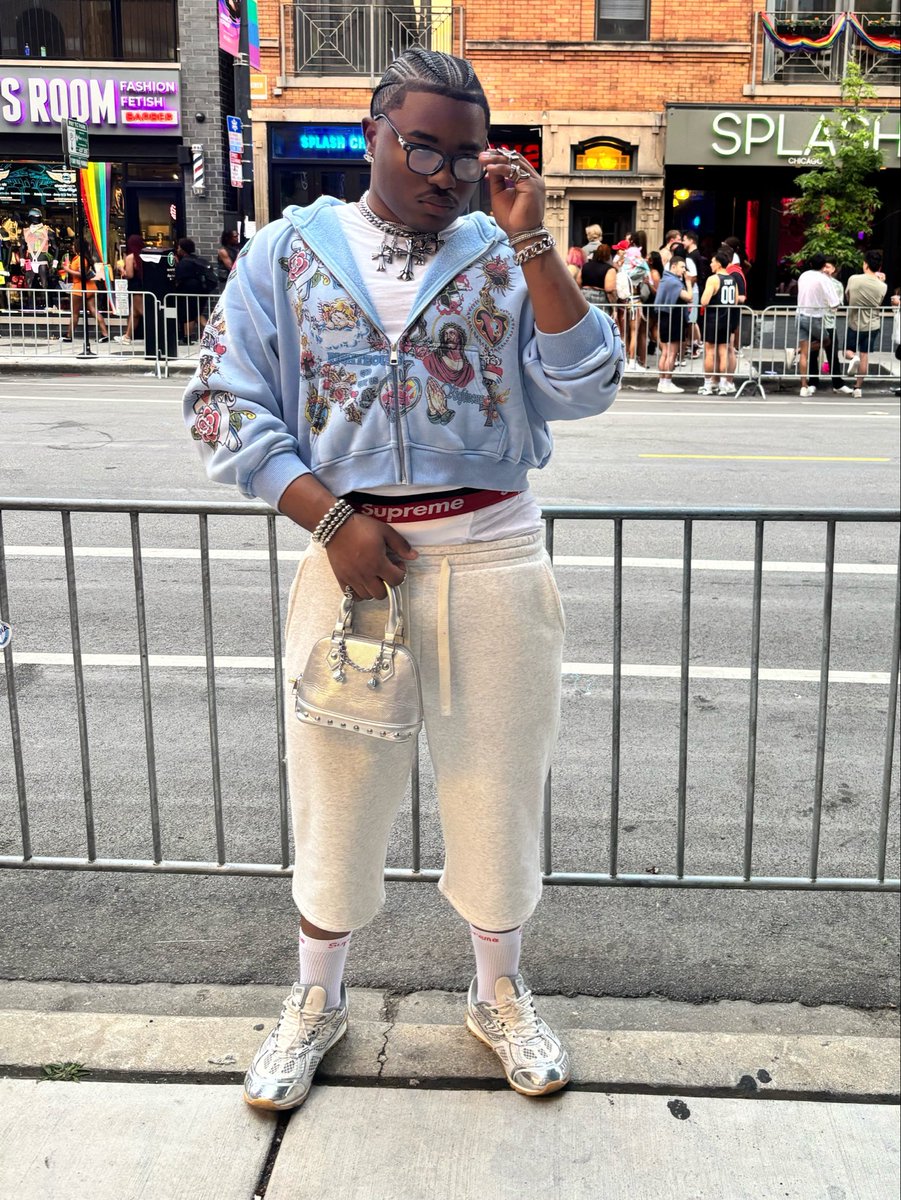 limited_prada's tweet photo. #prideday https://t.co/CJI6Sw9suv
