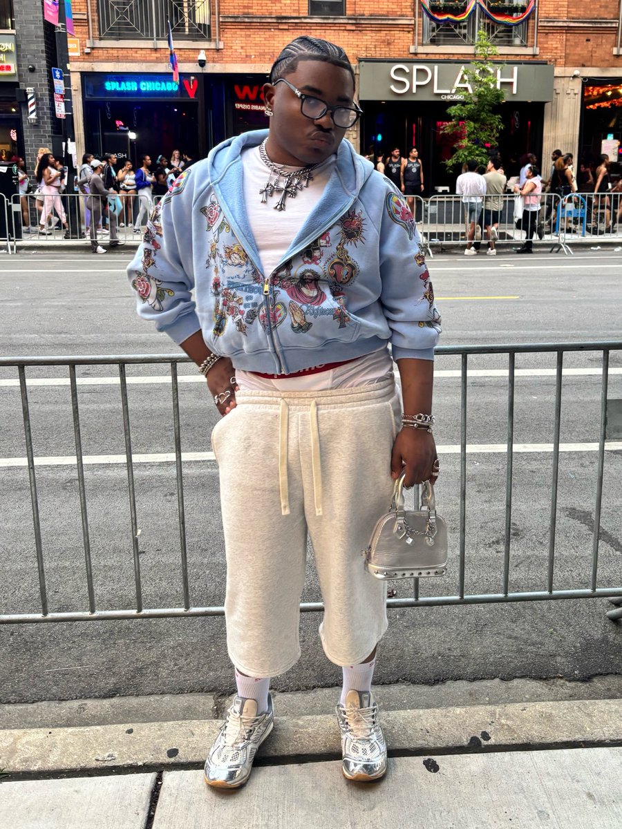 limited_prada's tweet photo. #prideday https://t.co/CJI6Sw9suv