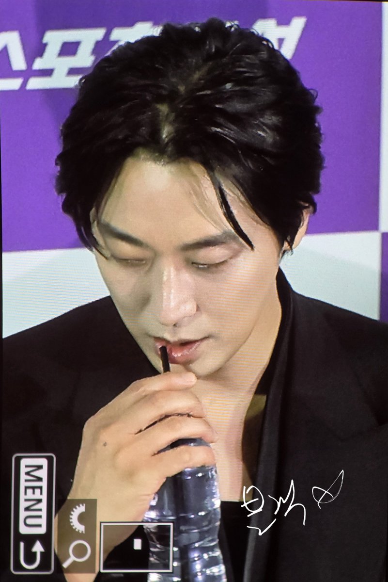 blackoutwith's tweet photo. 260707 청룡 핸드프린팅 preview #주지훈 https://t.co/p4gKdbIDnP