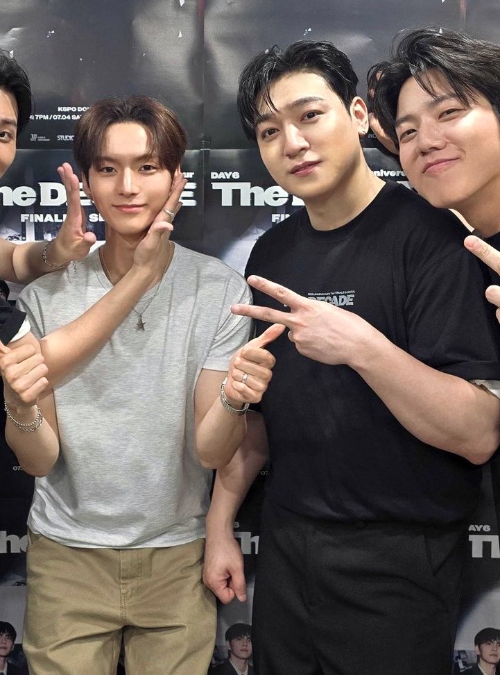 fullsunienana's tweet photo. osumi segede ini tapi masi gedean sungjin itu gimana ya😳 gak mungkin sungjin ngga ngegym kan........ https://t.co/CUuqma1eEF