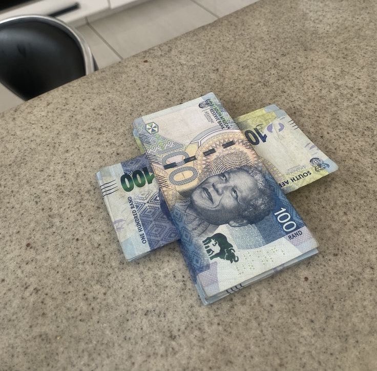 RealKoenaza's tweet photo. If I gave you R2 000.00 right now, what would you buy? https://t.co/rvQ23zIq4R