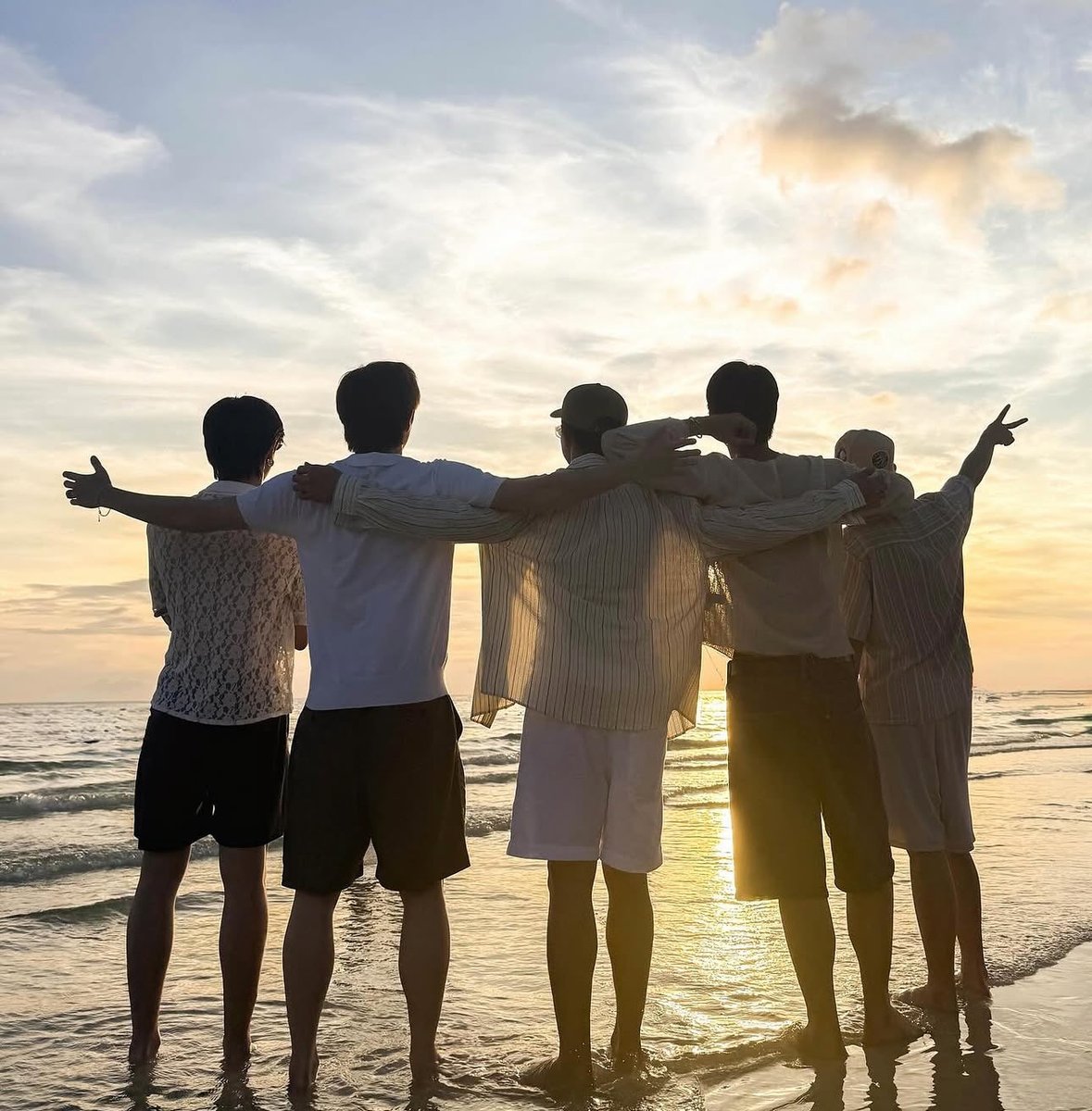 Mischa971's tweet photo. Dear BGYO

No matter how loud the noise gets outside, our love and belief in you remain completely unshaken. We see your hard work, your endless dedication, and the pure passion you pour into every single performance. Fake news and hate cannot dim the talent and light you bring into this world. We know who you are, and we stand by you through every single storm..

#BGYOChooseDay