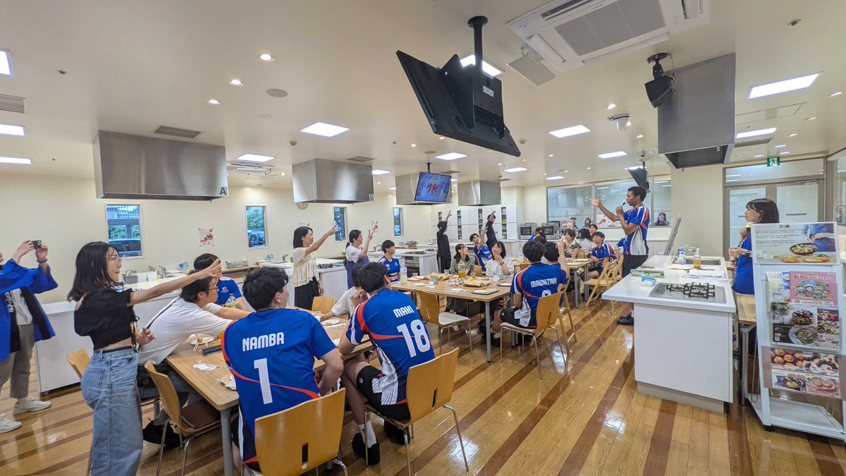 TORAY_ArrowsMEN's tweet photo. 【 活動報告 】

#静岡ガス 様のイベントで開催されたファンミーティング🗣️💡

選手11名が参加させていただきました！！
トークショーやジェスチャーゲームなどでイベントは大盛り上がり😆🙌

ご参加・ご来場いただいた皆さま、ありがとうございました！

@shizuokagas_pr 

#東レアローズ静岡 #torayarrowsshizuoka #静岡ガス