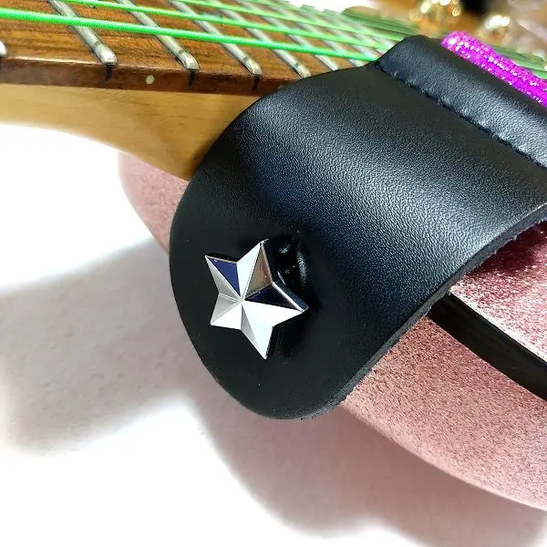 Ew3DwZa1cYMDBi3's tweet photo. 願いごと

📢＜星っぷりの良いギターパーツが欲しい！

スターモチーフ愛好家の願いを叶えるべく現世に降臨した星形ストラップピン！
DR NEON GREENやスターインレイと合わせて使えば気分は天の川🎋
七夕のお供にいかがかな？

グっときた人は引用元の商品リンクをチェックしてね！

ぎ たいじ