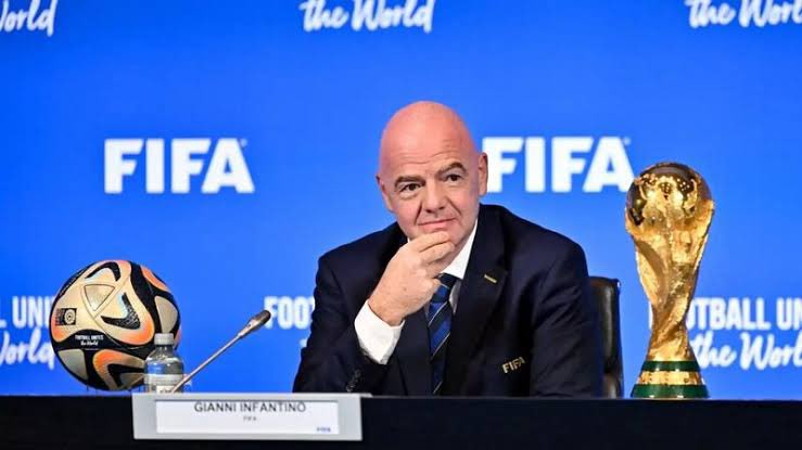 PadreJosePalmar's tweet photo. El Mundial 2026 ha quedado marcado por denuncias de arbitrariedades, favoritismos y violaciones a los propios reglamentos de la FIFA. Cuando los intereses políticos y económicos pesan más que la justicia deportiva, el fútbol pierde su esencia. 
Por respeto al deporte, a los jugadores y a millones de aficionados, Gianni Infantino debería renunciar al concluir este Mundial 2026. La FIFA necesita recuperar su credibilidad, y ese cambio debe comenzar desde su máxima dirección.
