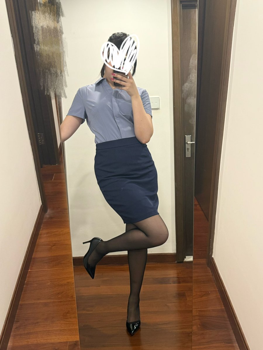 Ys_prostitute_'s tweet photo. 制服黑丝 红底高跟鞋👠 https://t.co/ypYSU29lZP