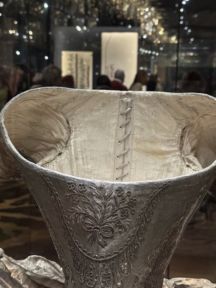 filleissue's tweet photo. Marie Antoinette Costume Exhibition https://t.co/FmgNZmGn0X